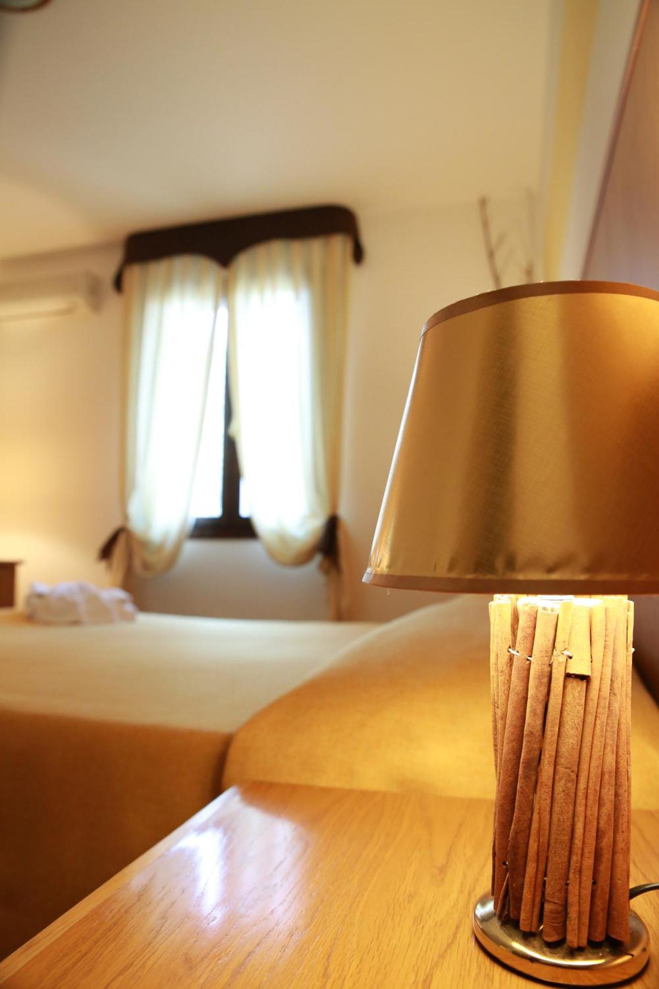 Hotel Al Posta 카사르사델라델리지아 객실 사진